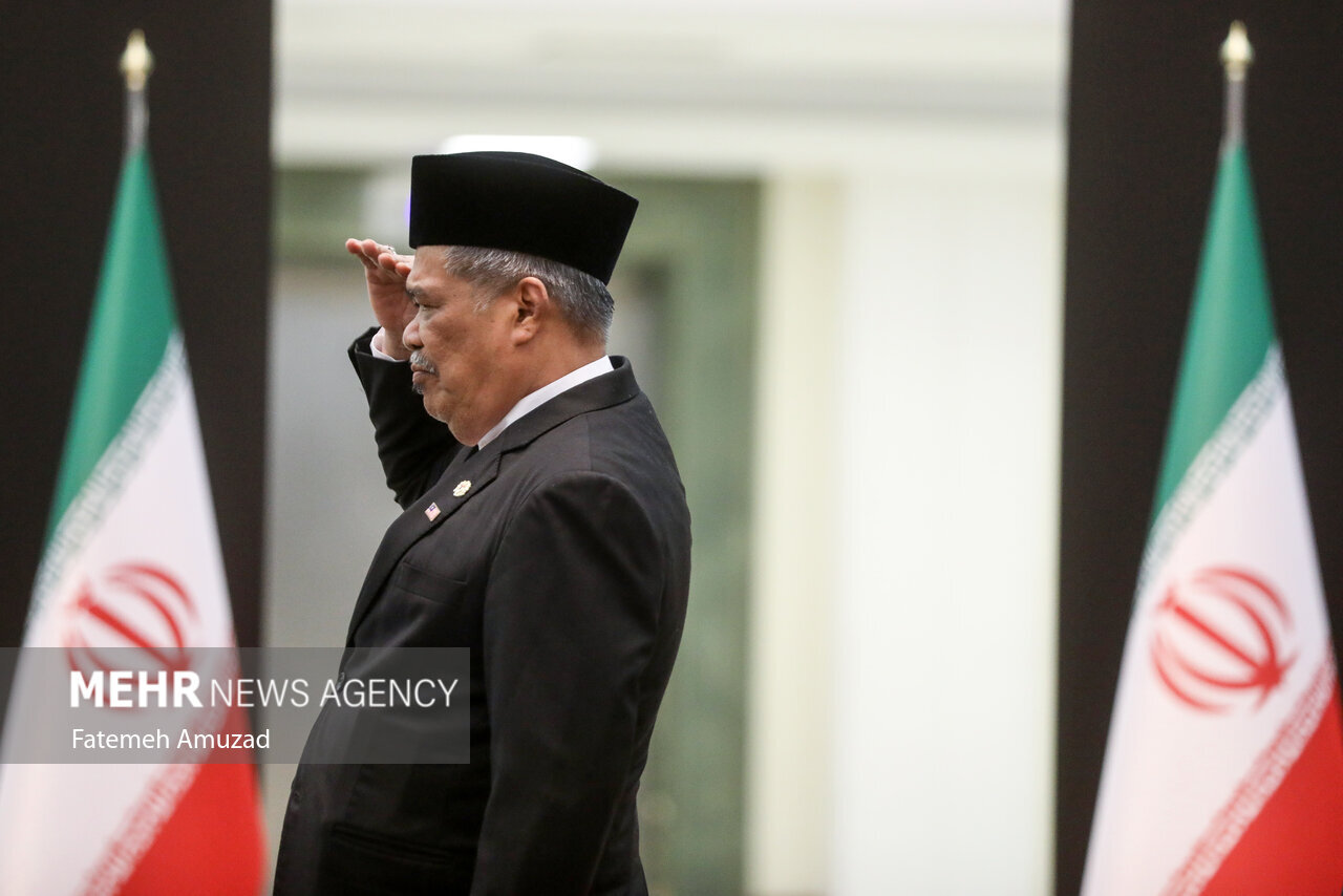 سیاسیون خارجی اینگونه به شهید رئیسی، وزیرخارجه و سرتیپ موسوی ادای احترام کردند +تصاویر