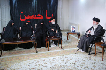 Supreme Leader meets martyred president’s family members