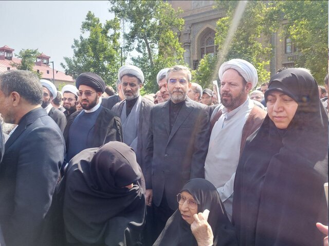 عکسی از حضور عراقچی، واعظی، صالحی و کواکبیان در مراسم تشییع پیکر امیرعبداللهیان