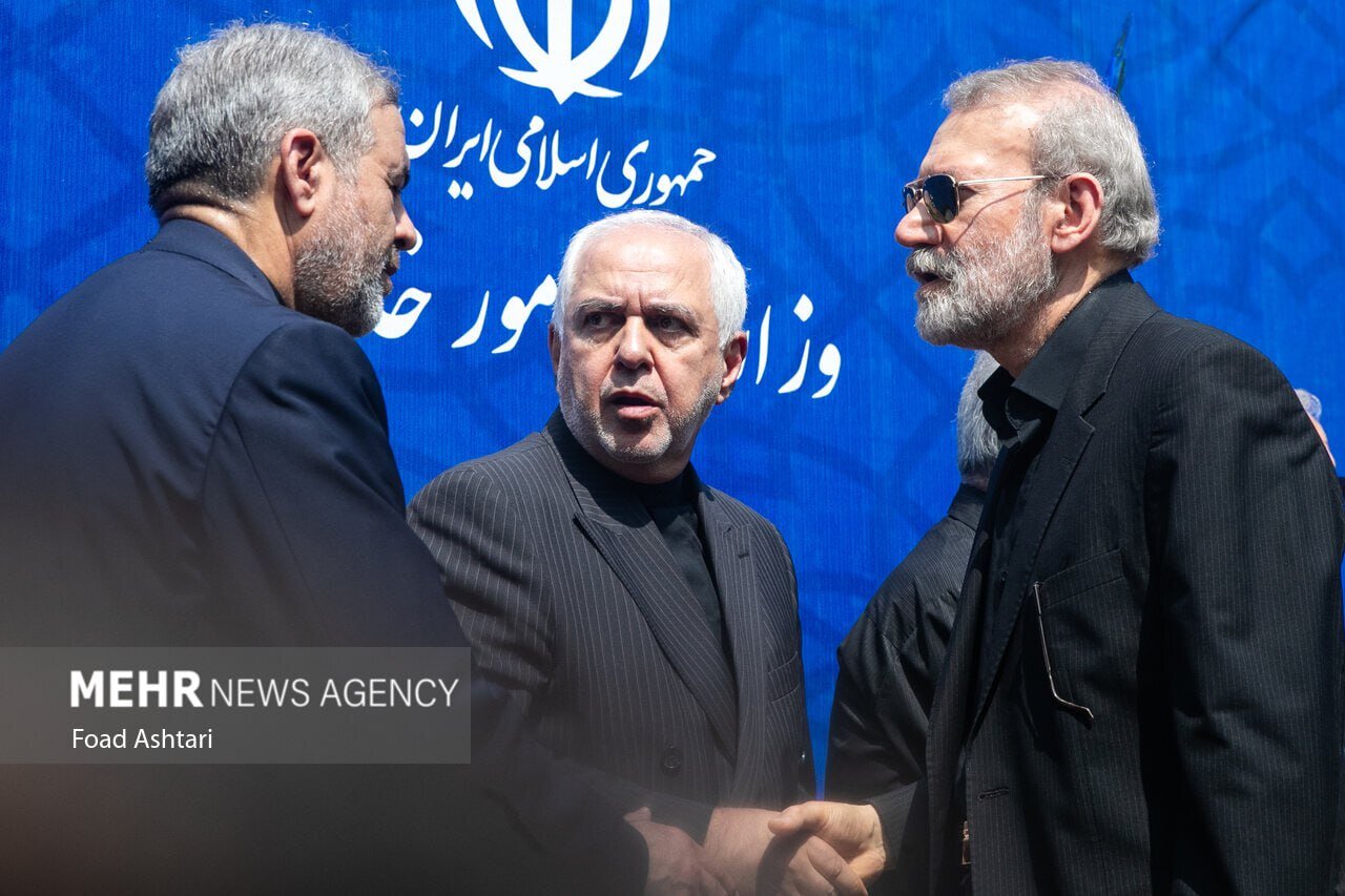 تصاویری از علی لاریجانی و 2 مقام دولت روحانی در مراسم تشییع حسین امیرعبداللهیان 2