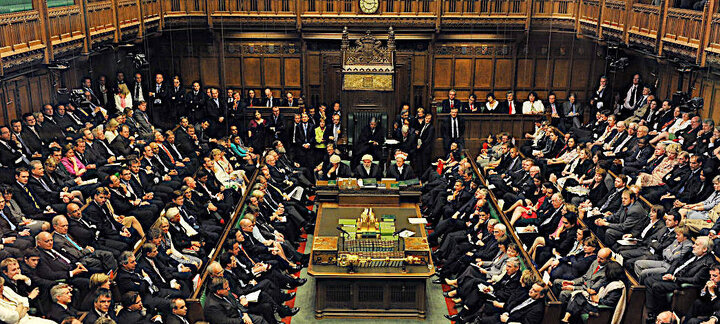 ببینید  | بازگشت به کار نماینده پارلمان بریتانیا بعد از قطع شدن دو دست و دو پایش!