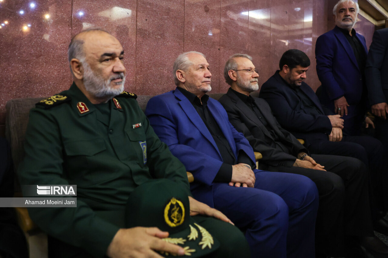 تصاویری از حضور علی لاریجانی در مراسم ترحیم وزیر امور خارجه / فرمانده بلندپایه سپاه هم آمد 6
