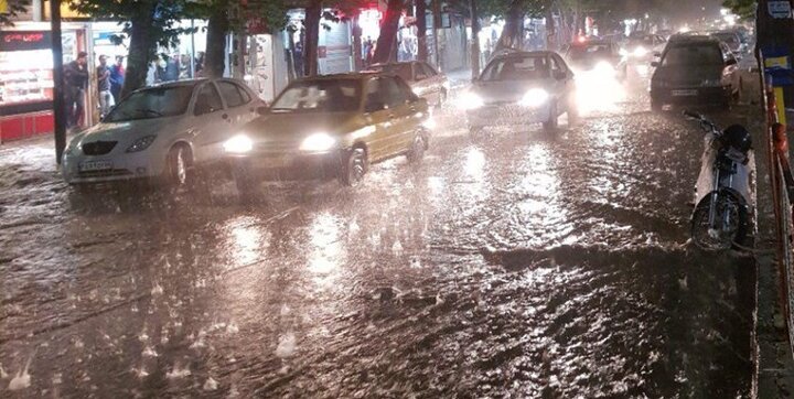 ببینید | وضعیت اسفناک آبگرفتگی خیابان‌های تهران پس از بارش باران در پایتخت