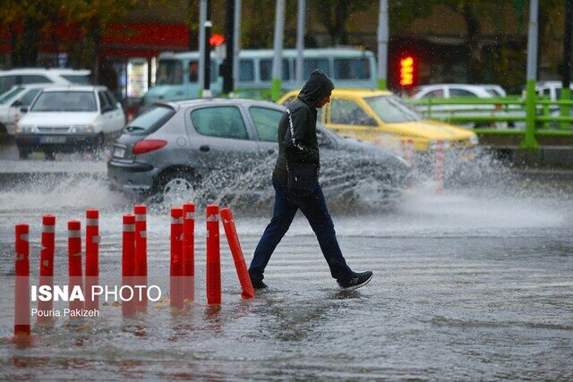 - بارش باران در تهران/ پیش‌بینی هوای تهران طی پنج روز آینده
