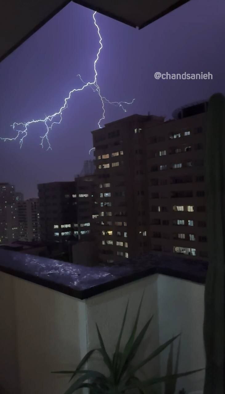 عکس | شکار لحظه رعد و برق در آسمان تهران
