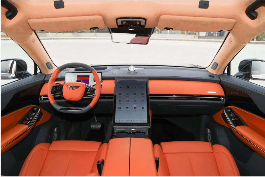 شاسیبلند چینی ۴ میلیاردی با برد باتری ۹۵۰ کیلومتر!/عکس