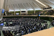 تصاویری از تیپ متفاوت مهمان مراسم افتتاحیه مجلس دوازدهم