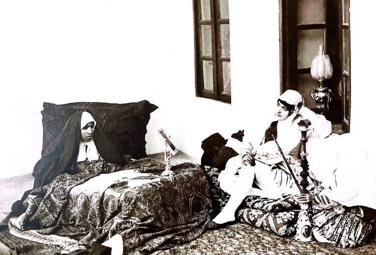 عکس دیده نشده از زن ایرانی در اندرون خانه در دوره ناصری