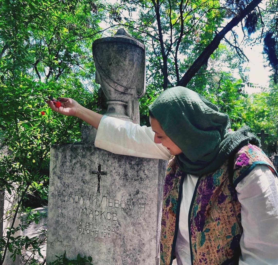 شبنم مقدمی، به آرامستان روسها رفت/ عکس