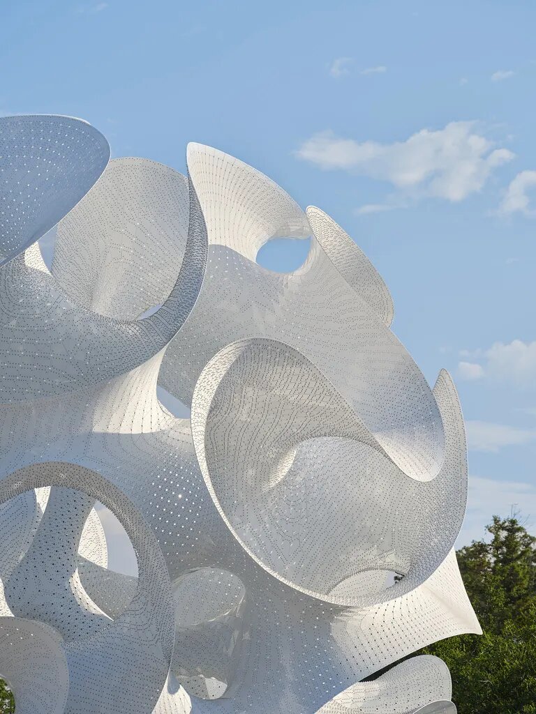 اورب، تندیسی که تماشاگرانش را گیج و سرگردان میکند/ عکس