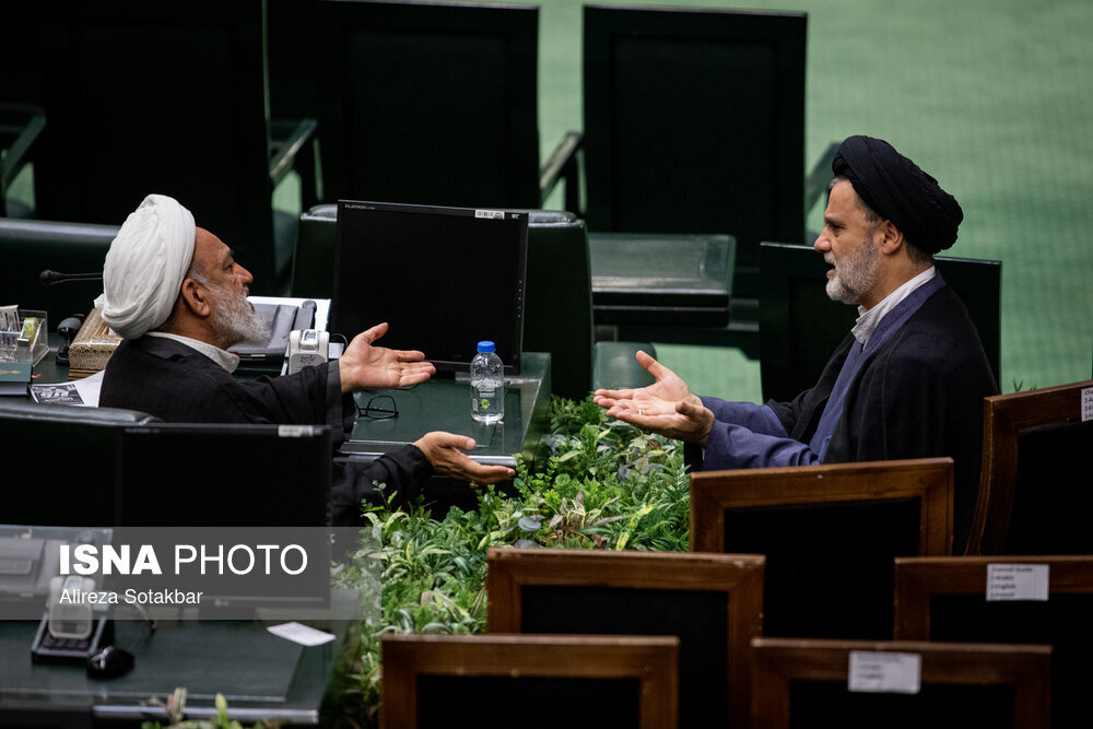 بحث آقاتهرانی و نبویان در صحن علنی مجلس