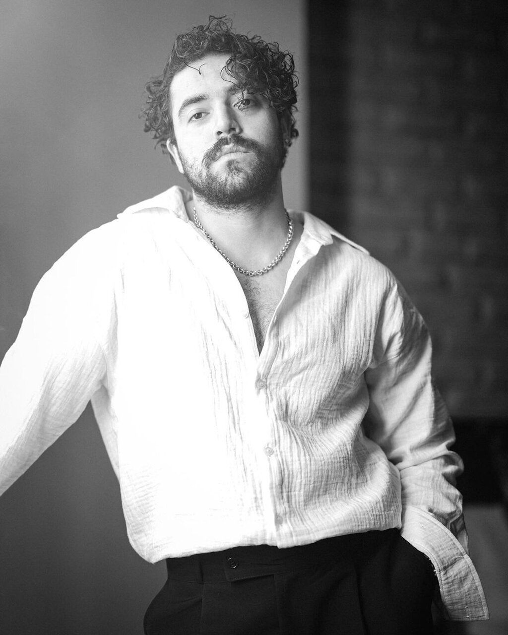 عکس | ژستهای هنری شروین حاجیپور در قاب سیاه و سفید