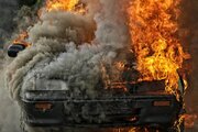 راننده پژو در شعله‌های آتش سوخت