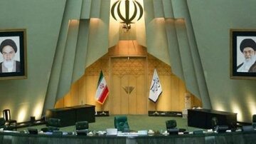 عکسی از حضور ناگهانی مسعود پزشکیان در صحن مجلس