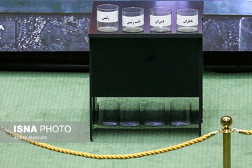 ریزش ۴۱ رأی عضو اصلاح طلب هیات رئیسه مجلس بعد از بازشماری آراء ناظران /رأی سلیمی و میرمحمدی تغییر نکرد! ریزش ۴۱ رأی عضو اصلاح طلب هیات رئیسه مجلس بعد از بازشماری آراء ناظران /رأی سلیمی و میرمحمدی تغییر نکرد!