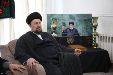 عکسی از سیدحسن خمینی و مادرش در منزل رئیسی /تسلیت به جمیله علم الهدی و فرزندانش عکسی از سیدحسن خمینی و مادرش در منزل رئیسی /تسلیت به جمیله علم الهدی و فرزندانش