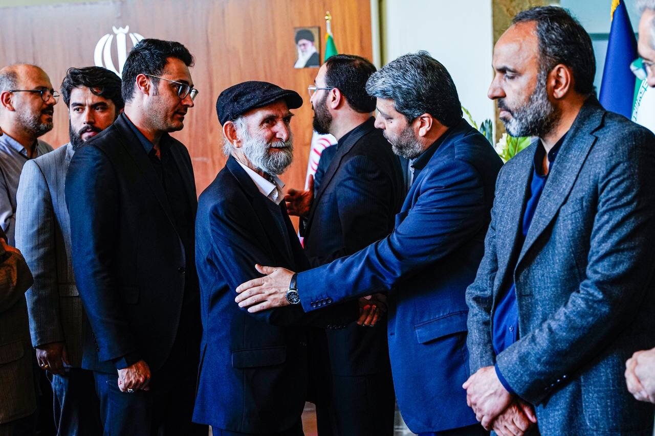 برگزاری آئین باشکوه ادای احترام اصحاب فرهنگ و هنر به شهید جمهور / استقبال و همدلی گسترده سینماگران 3