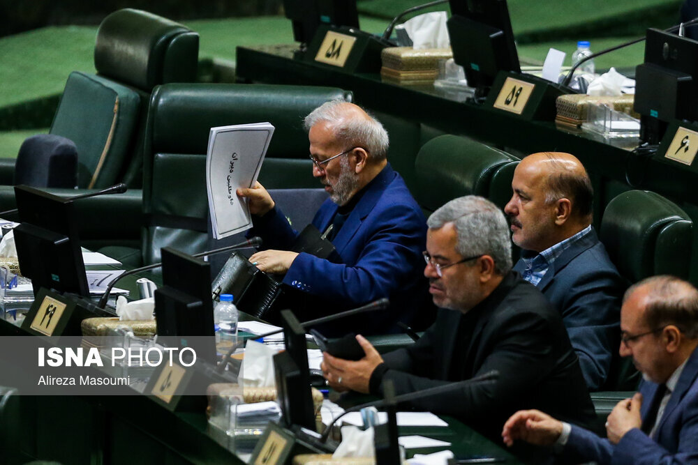 عکسی از منوچهر متکی پس از شکست سنگین از آرای باطله /۵ مقابل ۲۴