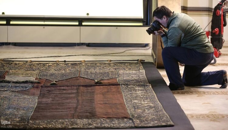 نگاهی به پرده تاریخی کعبه که ۵ قرن قدمت دارد نگاهی به پرده تاریخی کعبه که ۵ قرن قدمت دارد