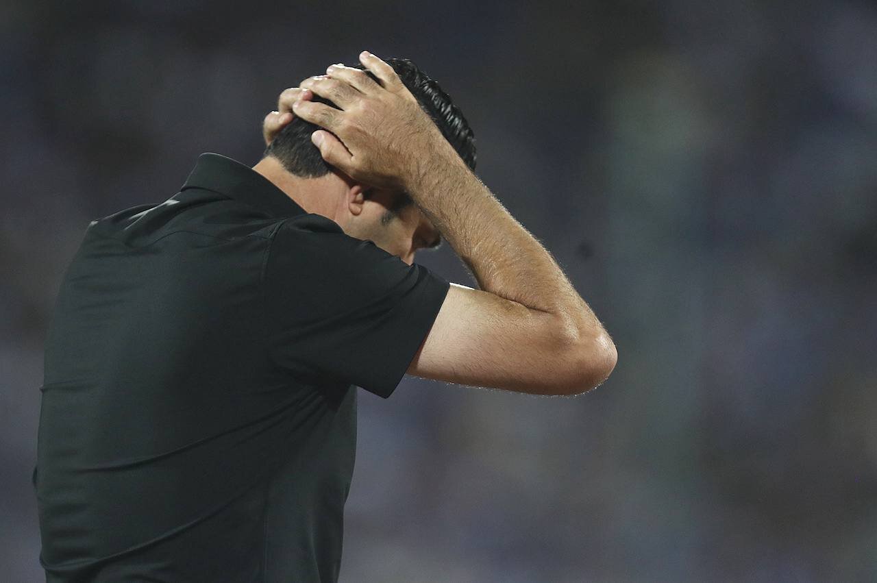 عکس| استرس شدید نکونام؛ وقتی جواد به سر خود زد!