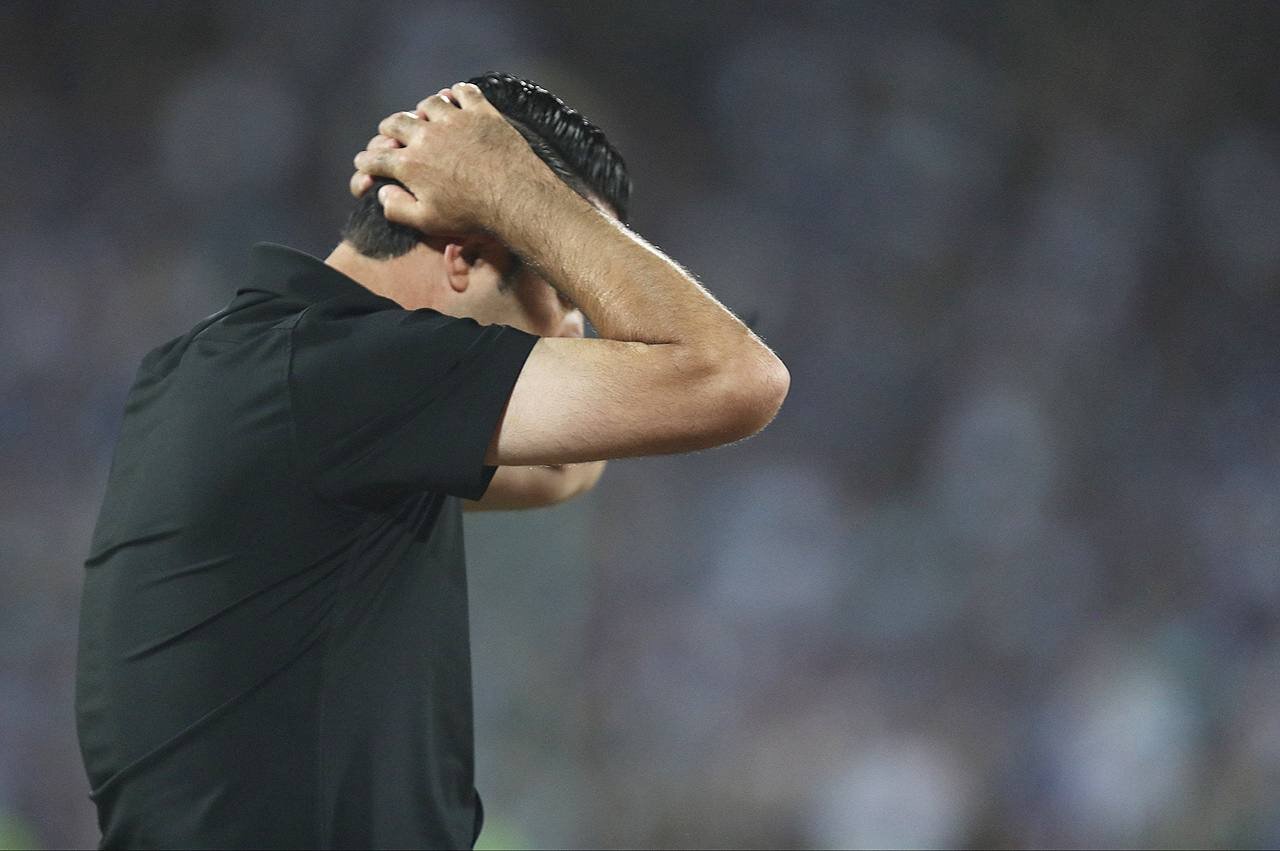 عکس| استرس شدید نکونام؛ وقتی جواد به سر خود زد!