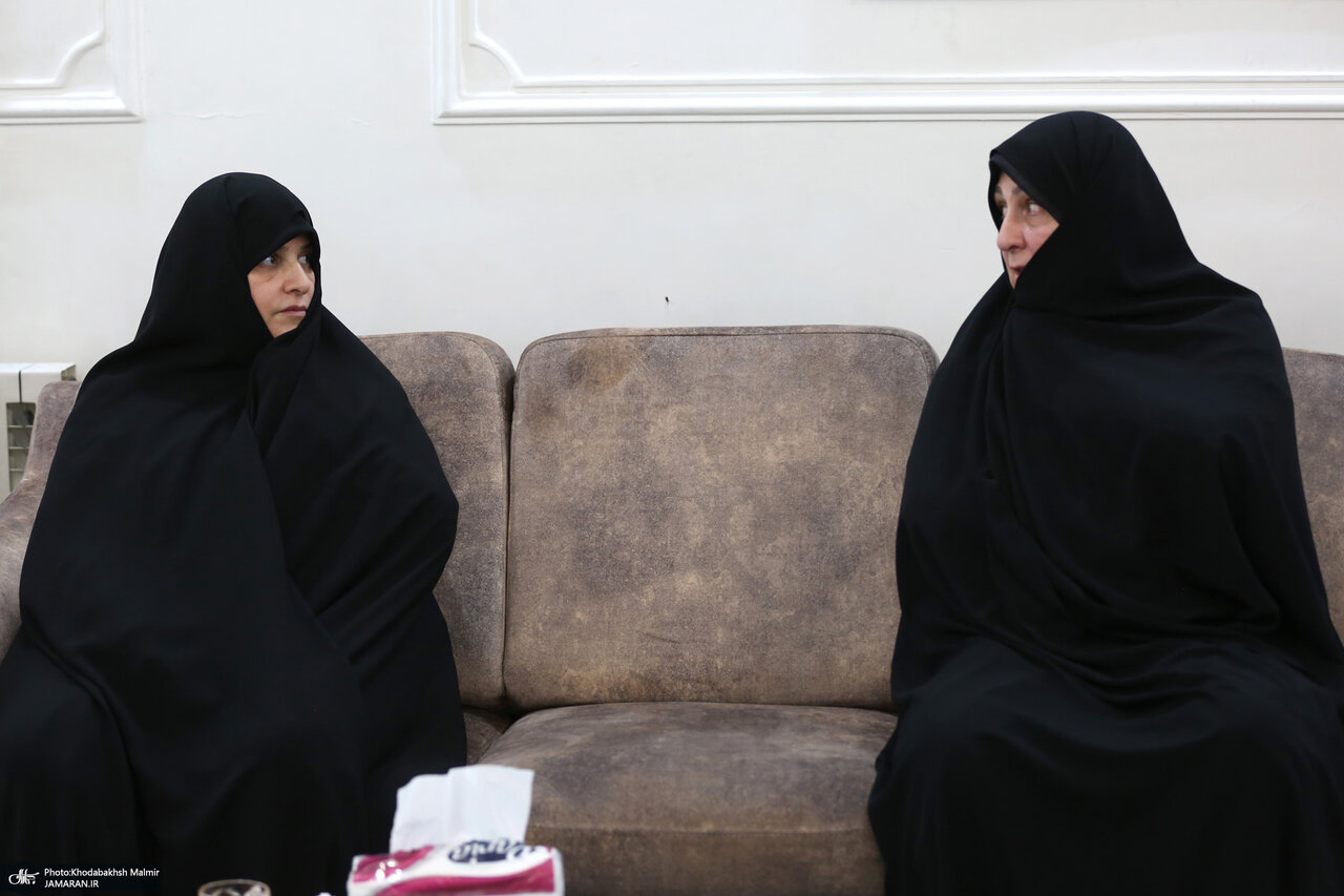 عکس جدید از جمیله علم الهدی و دخترانِ عزادارش