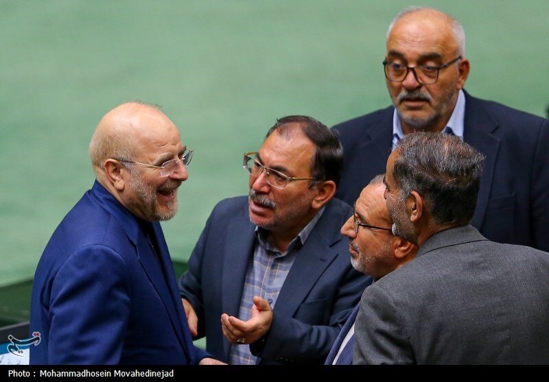 عکسی از چهره خندان قالیباف بعد از پیروزی در انتخابات