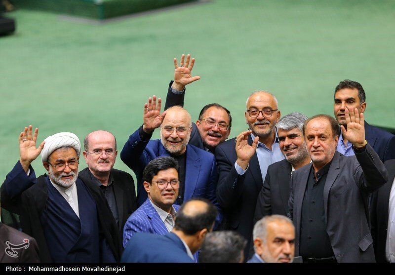 عکسی از چهره خندان قالیباف بعد از پیروزی در انتخابات