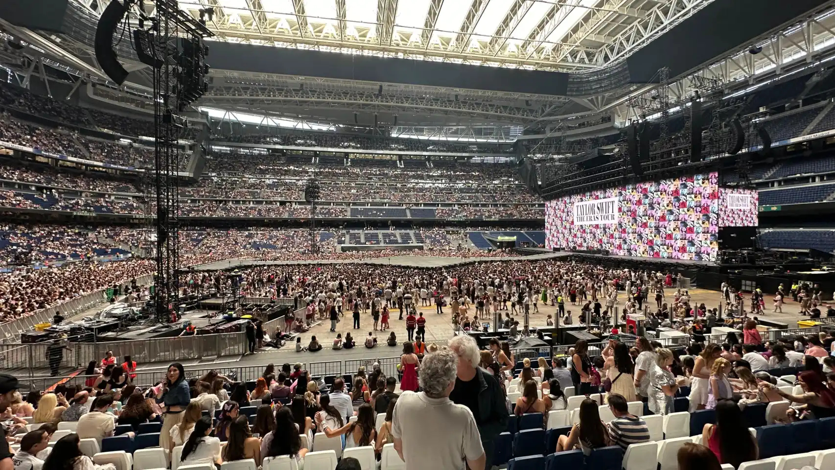 عکس| برگزاری کنسرت تیلور سوئیفت در ورزشگاه سانتیاگو برنابئو