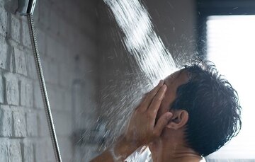 فواید بینظیر دوش آب سرد برای بدن فواید بینظیر دوش آب سرد برای بدن