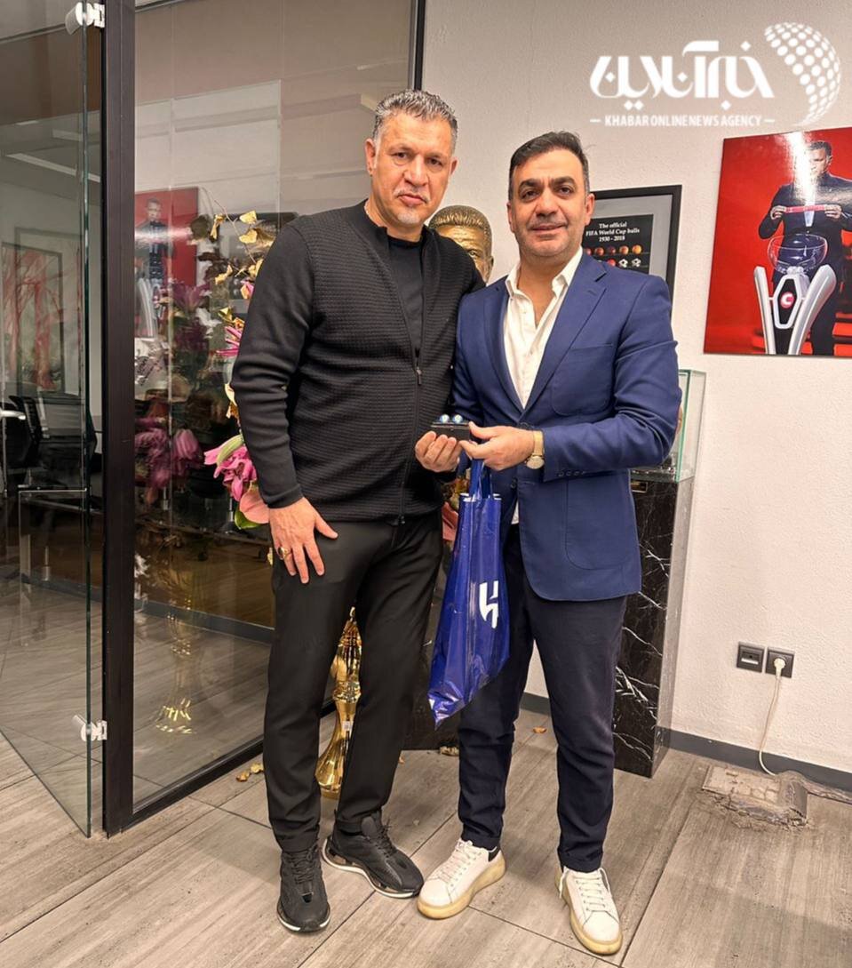 عکس| هدیه لاکچری و گرانقیمت الهلال برای علی دایی