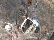 سقوط اتوبوس به دره ۲۱ کشته‌ بر جای گذاشت
