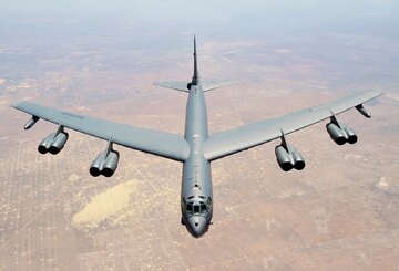 تجهیز بمب‌افکن غول‌پیکر B-52 به موتورهای رولزرویس / غول جنگ سرد تا 100 سال پرواز خواهد کرد