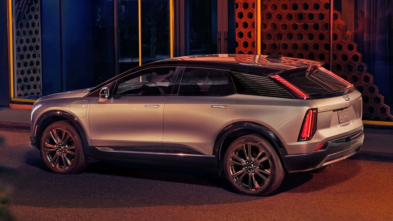 رونمایی از شاسیبلند کادیلاک همقیمت هیندای سانتافه ۲۰۱۸ در بازار ایران/ عکس