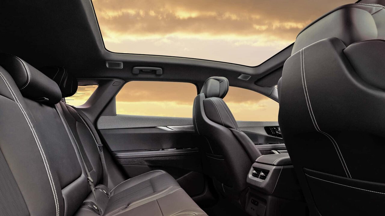 رونمایی از شاسیبلند کادیلاک همقیمت هیندای سانتافه ۲۰۱۸ در بازار ایران/ عکس