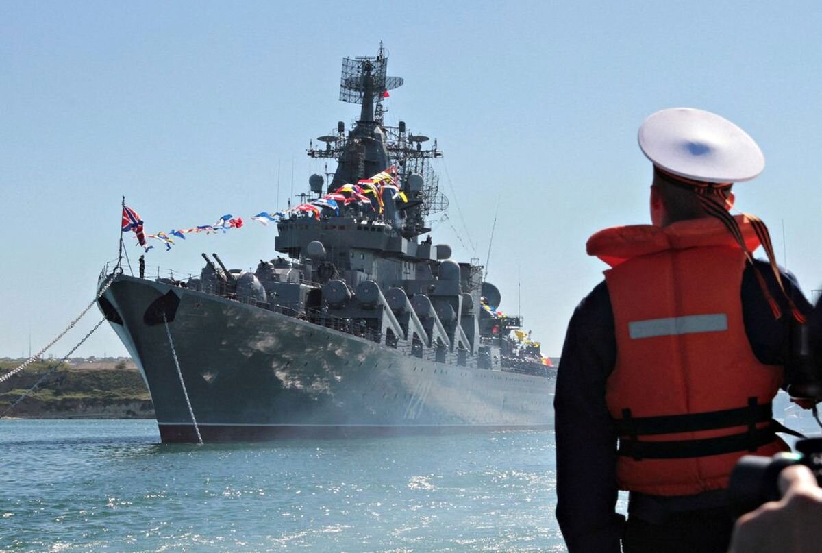 ببینید | لحظه دلهره‌آور منهدم شدن 2 قایق گشتی روسیه توسط شهپاد انتحاری اوکراین