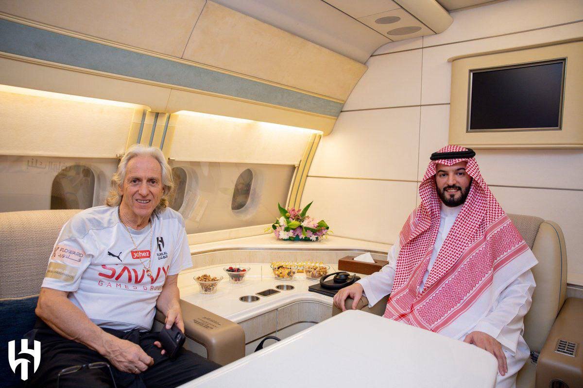 عکس| جشن الهلالیها در یک هواپیمای لوکس