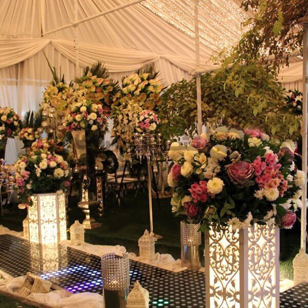 ۰ تا ۱۰۰ برگزاری بادکنک آرایی، گل آرایی و عکاسی با تشریفات رایکا