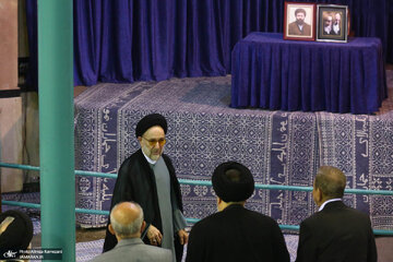 عکسی از گپ و گفت سیدمحمد خاتمی و جهانگیری در یک مراسم / ناطق نوری وارد شد، سیدحسن خمینی هم بود