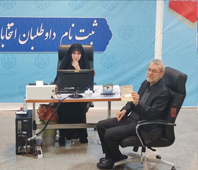 ببینید | پاسخ معنادار لاریجانی به شوخی یک خبرنگار با او پیش از ثبت نام در انتخابات