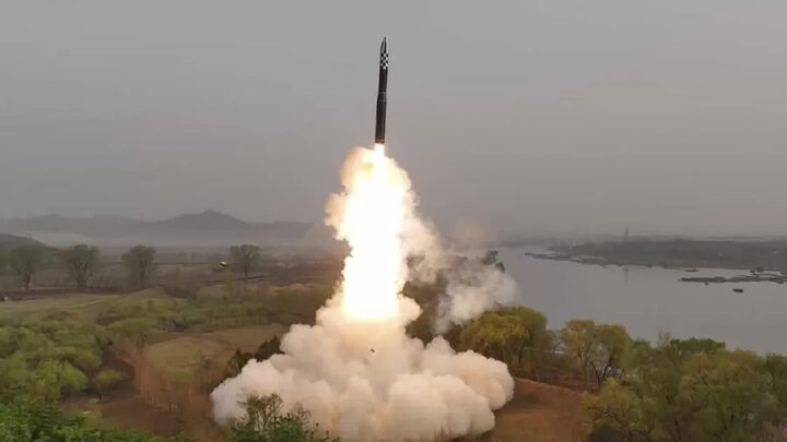 ببینید | لحظه شلیک هم‌زمان ۱۸ موشک‌ توسط کره شمالی