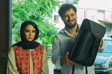 قمار و پوکر و مسابقه چک‌زنی و کتک‌کاری در شب‌های تهران / این فیلم چرا پرتماشاگر شد؟