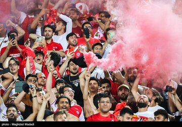 آتش‌بازی هواداران پرسپولیس در شب قهرمانی