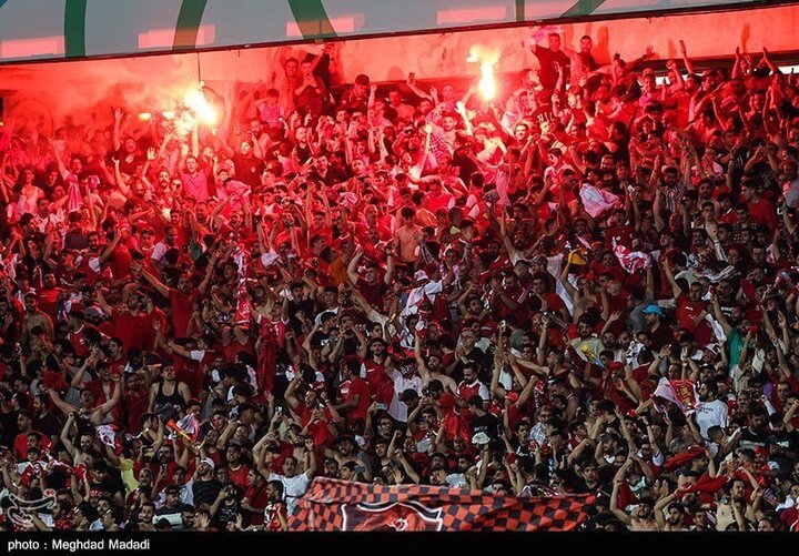 آتش‌بازی هواداران پرسپولیس در شب قهرمانی