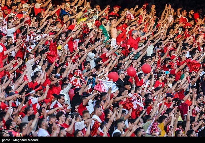 آتش‌بازی هواداران پرسپولیس در شب قهرمانی