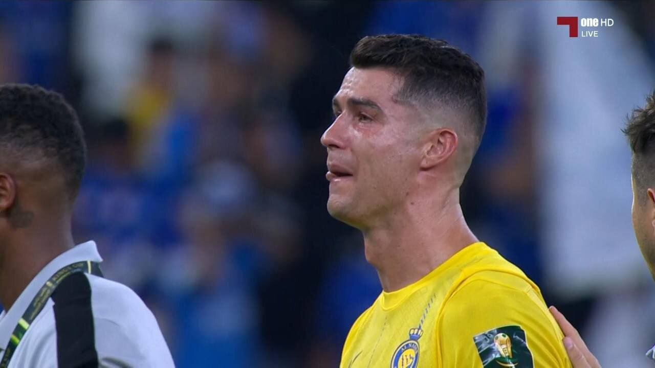 عکس| اشکهای باورنکردنی کریستیانو رونالدو پس از باخت تلخ