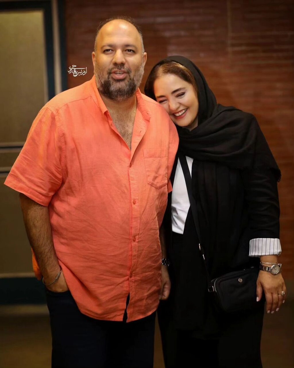 ژست عاشقانه نرگس محمدی و همسرش در یک مراسم