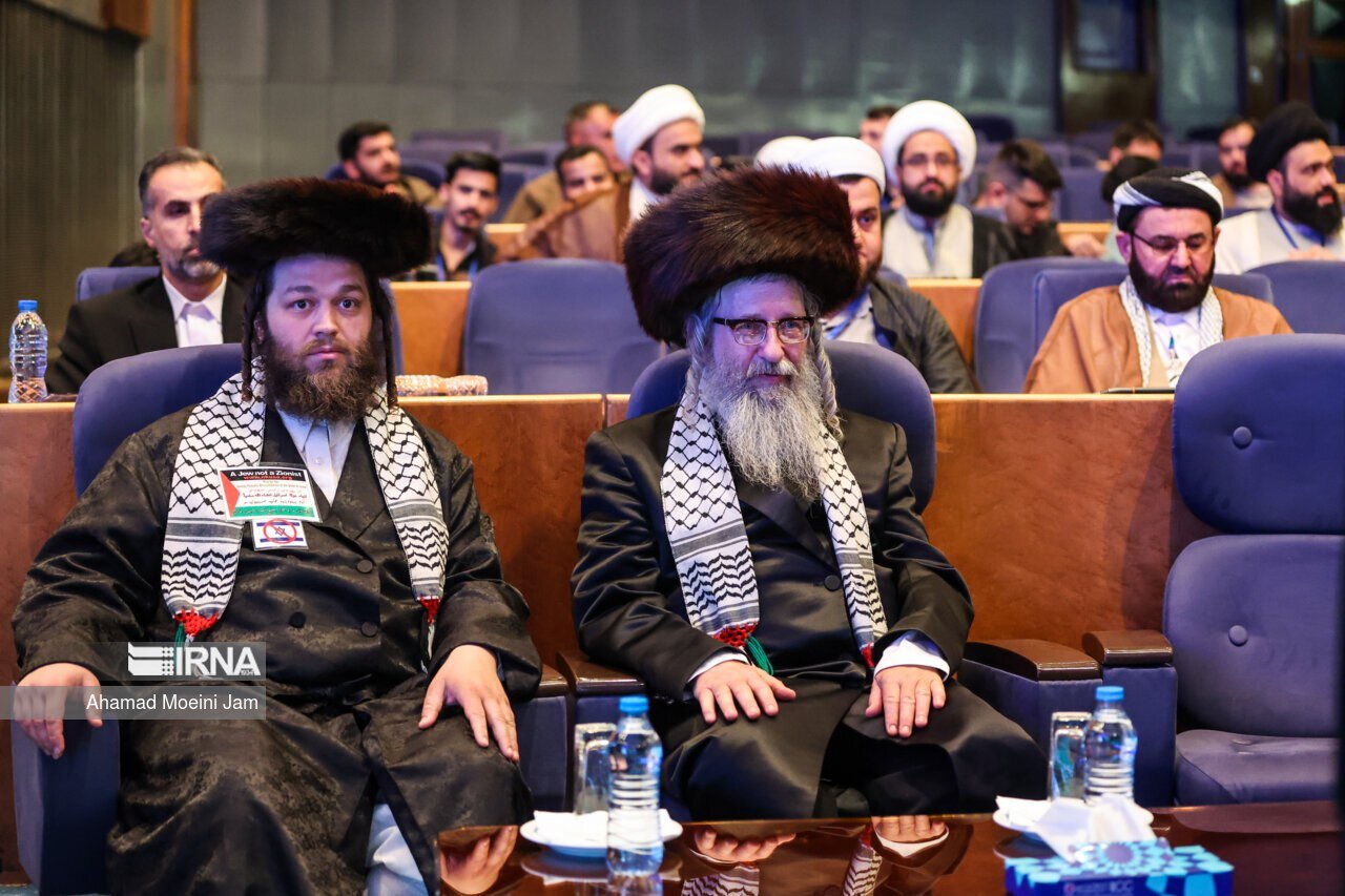 تصاویری از گپوگفت سیدحسن خمینی و قالیباف در یک مراسم /تیپ مهمانان شکار دوربین ها شد