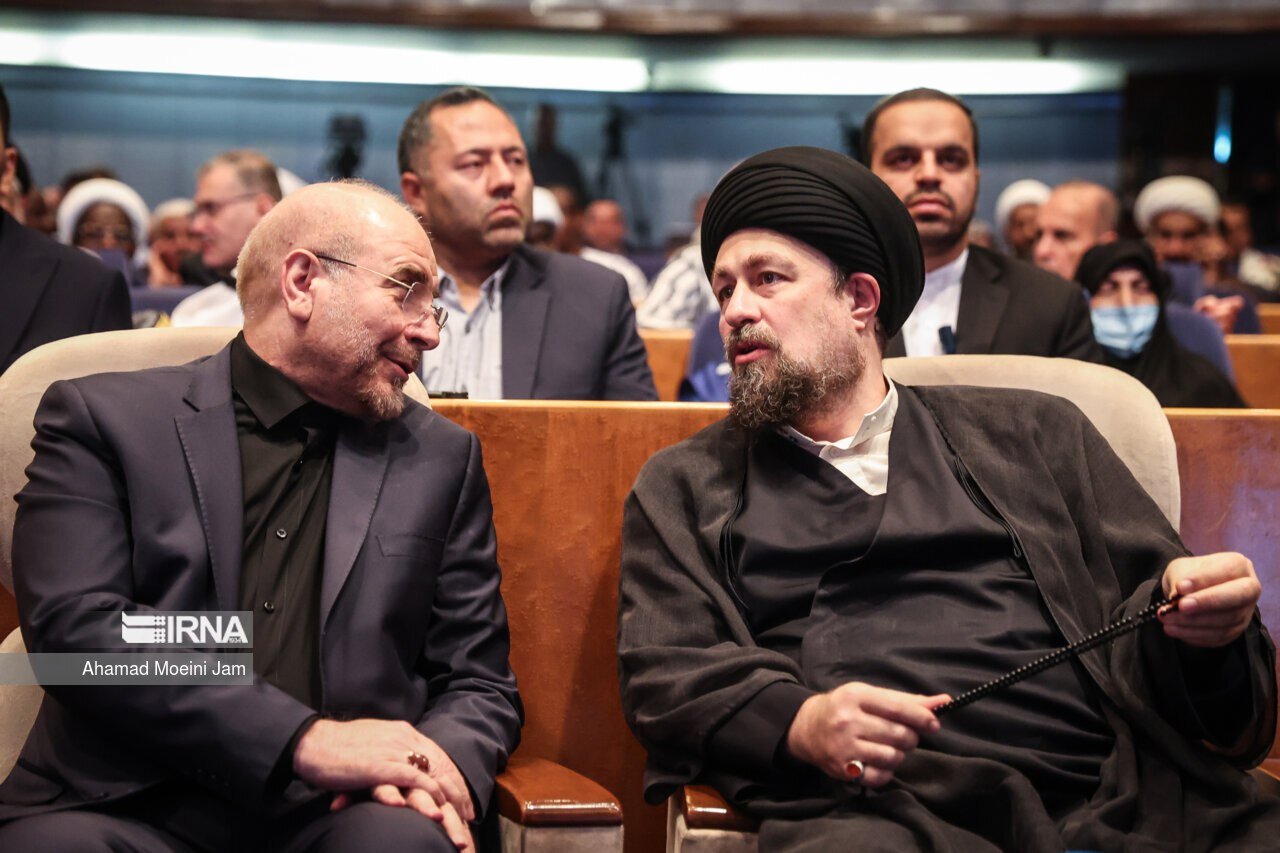 تصاویری از گپوگفت سیدحسن خمینی و قالیباف در یک مراسم /تیپ مهمانان شکار دوربین ها شد