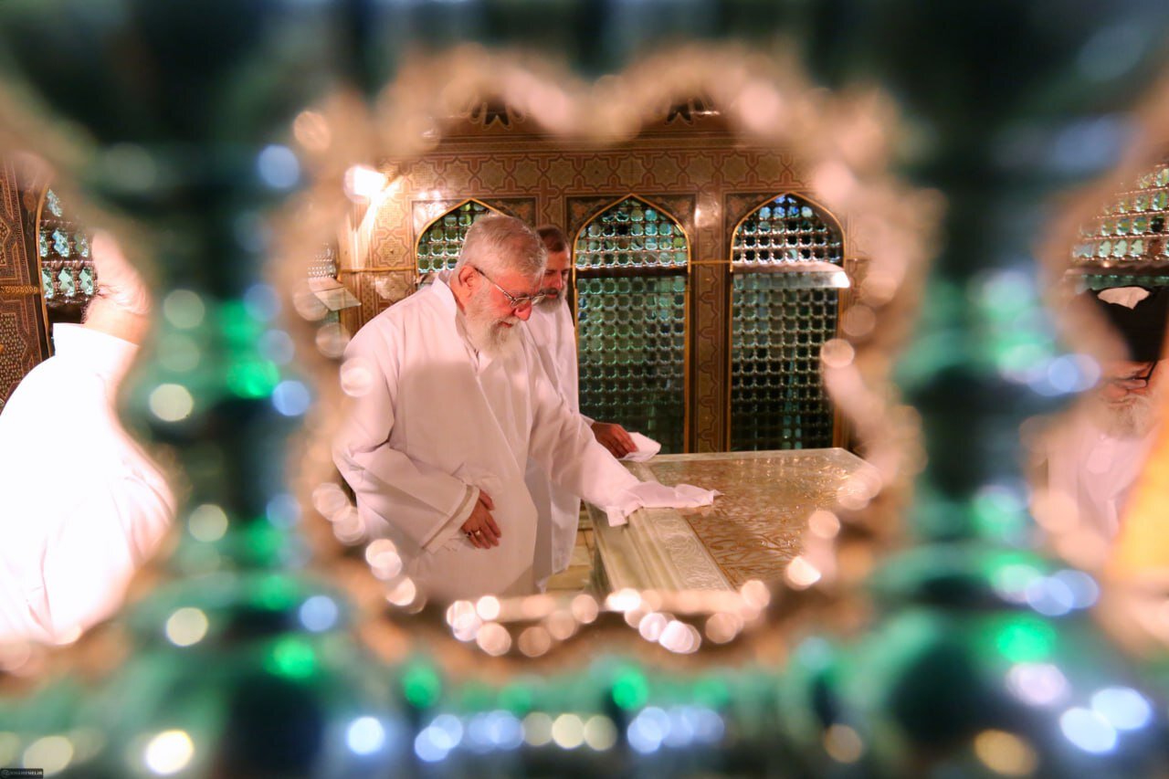 عکسی خاص از ابراهیم رئیسی در کنار رهبر انقلاب با پوششی متفاوت